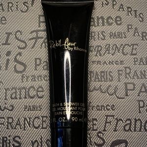 reb'l fleur by rihanna bath and shower gel